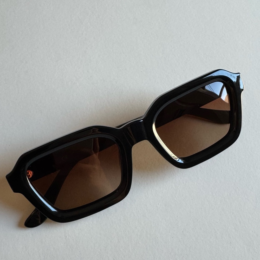 Meller Elegant Black Square Sunglasses